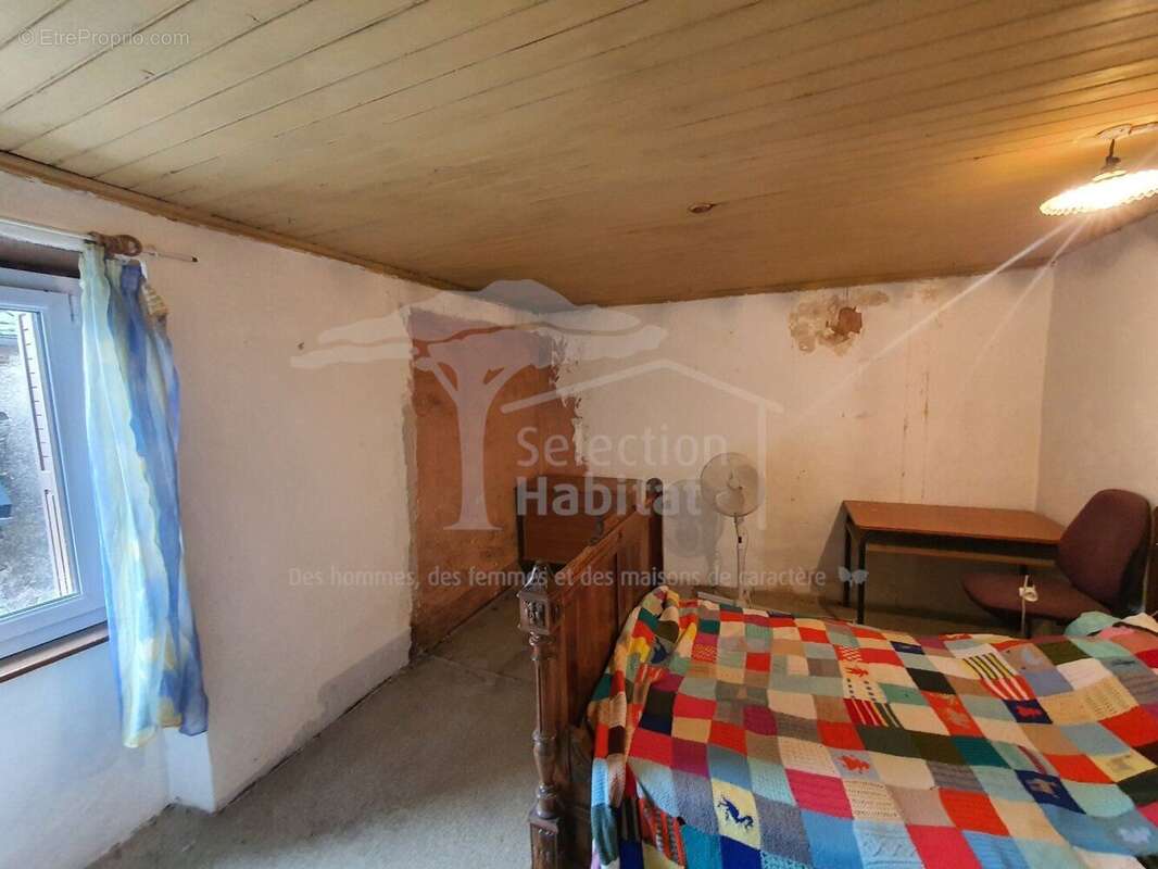 Pradinas- maison de village avec terrain et dependances - photo 17