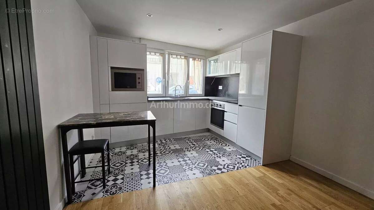 Maison à LINAS