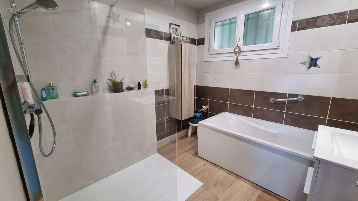 Maison à LAMALOU-LES-BAINS