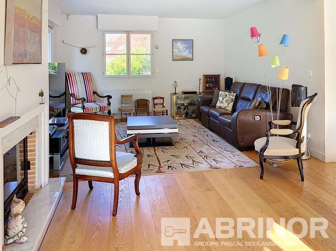 Maison d'architecte individuelle de semi plain-pied de 187 m² habitables - 6 chambres dont une suite parentale - photo 4