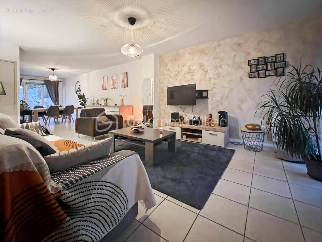 Maison à JANVILLE-SUR-JUINE