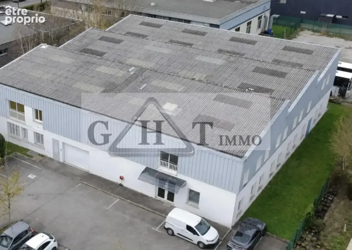 Photo Commerce à Buc au prix de 2 119 500€