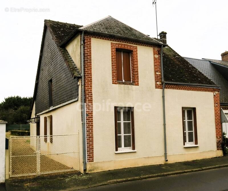 Maison à LA CHAPELLE-VICOMTESSE