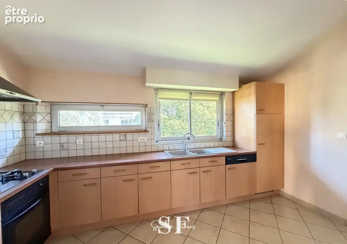 Agen - villa d architecte avec double garage et jardin. - photo 10