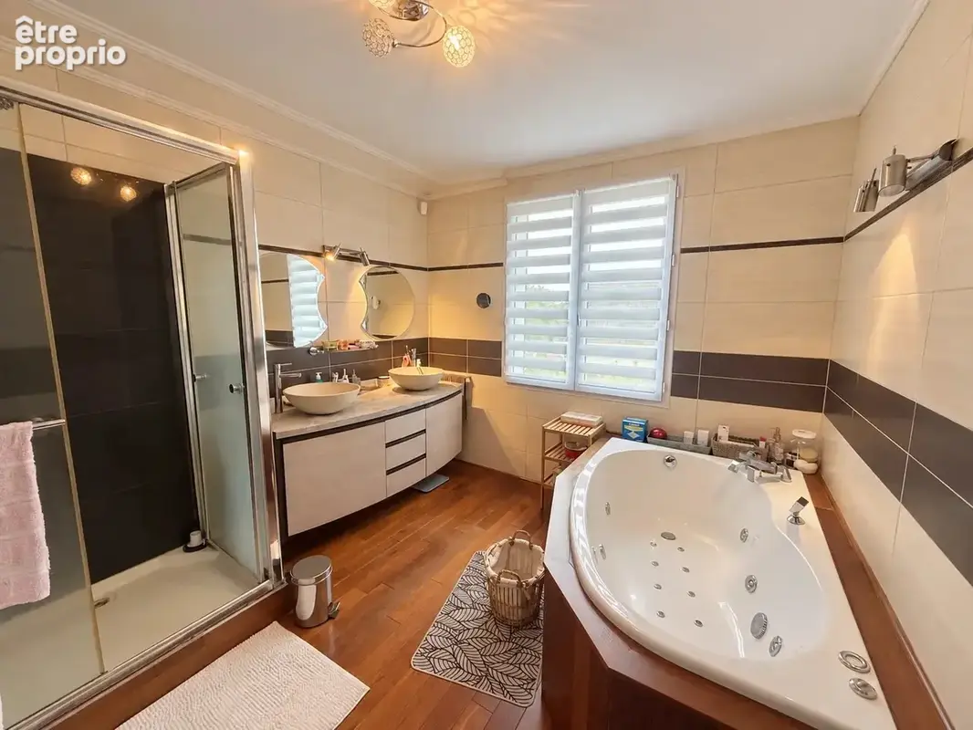 Maison familiale, 3 chambres, jardin et double garage. - photo 8