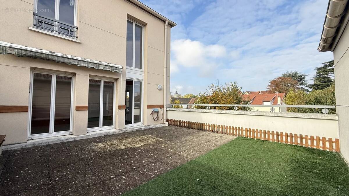 Appartement à EZANVILLE