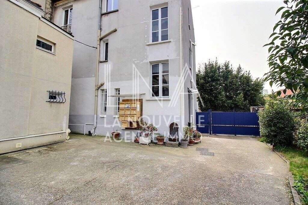 Appartement à LES LILAS