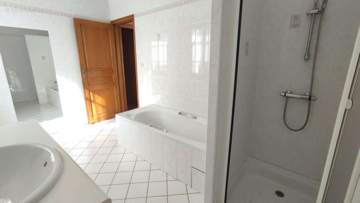 Belle maison familiale avec terrain attenant dans Nord Cantal - photo 9