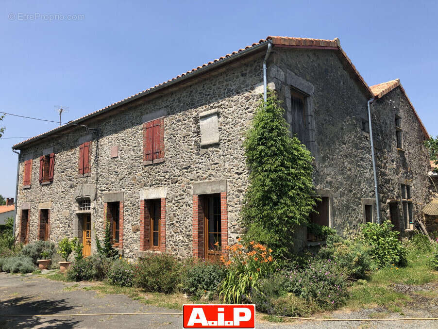 Maison à POUZAUGES