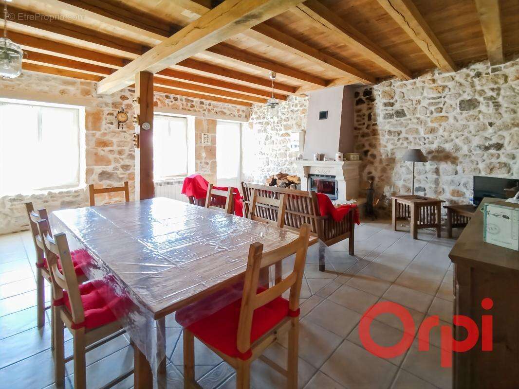 À vendre – Charmante maison en pierre à Couleuvre, aux portes de la forêt de Tronçais - photo 4