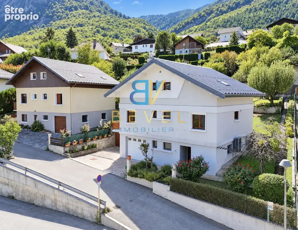 (73) VILLARGONDRAN - Jolie maison avec beaux extérieurs - 5 chambres - Garage & Atelier - Véranda - Rare à la - photo 11