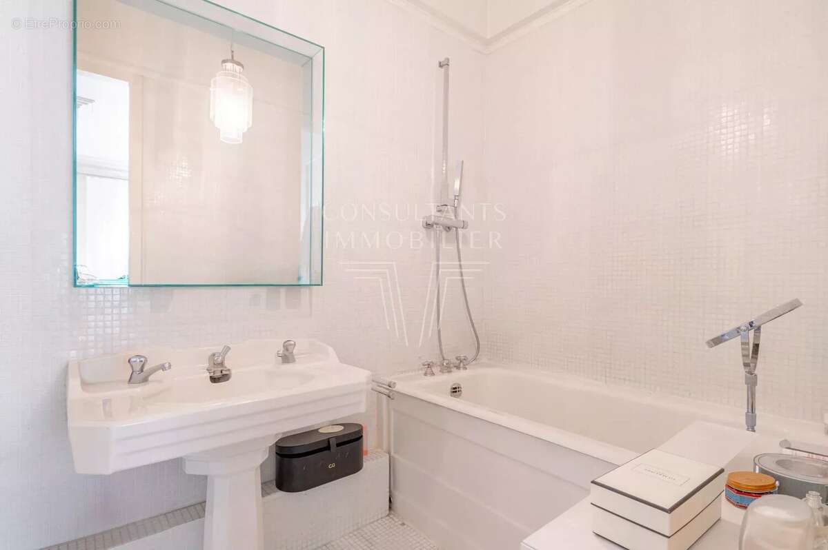 Appartement à PARIS-17E