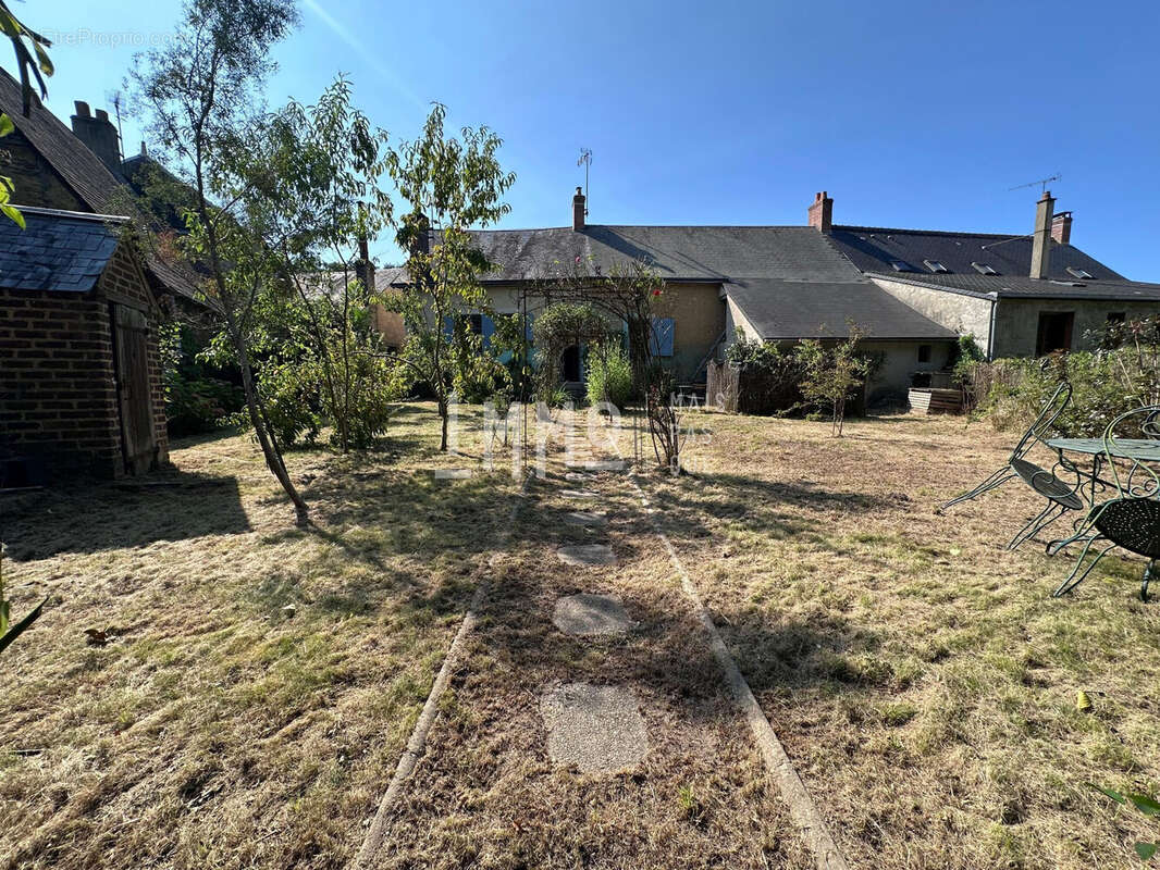 Maison à COURDEMANCHE