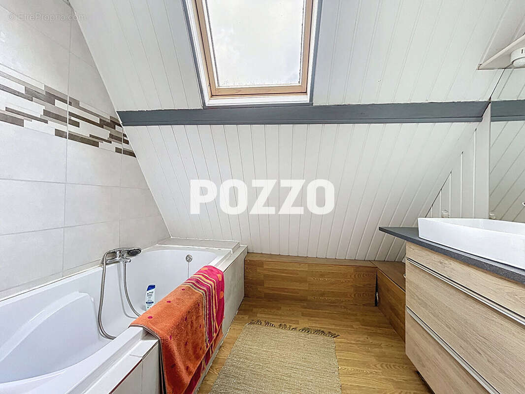 Maison à BONNEVILLE-LA-LOUVET