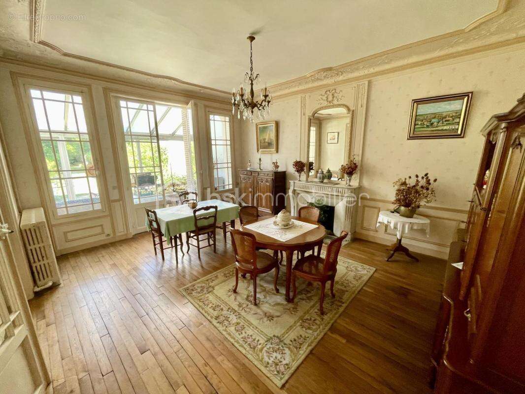 Maison bourgeoise de caractère – 426 m² – Parc arboré de 1 700 m² en bord de rivière – Centre-ville - photo 10