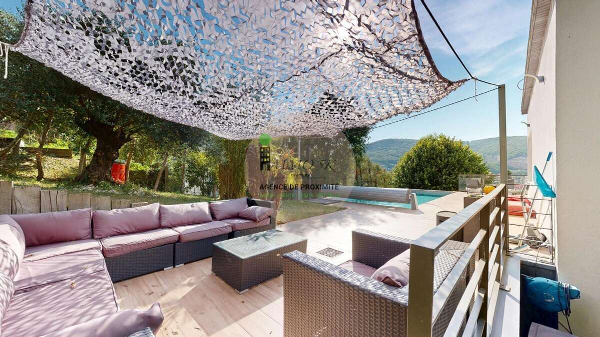 Maison 211 m² à Rochetaillee-Sur-Saone  - photo 2