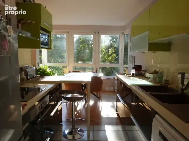 BORDEAUX - T3 lumineux de 76,36 m² avec parking, cave et DPE B - photo 3
