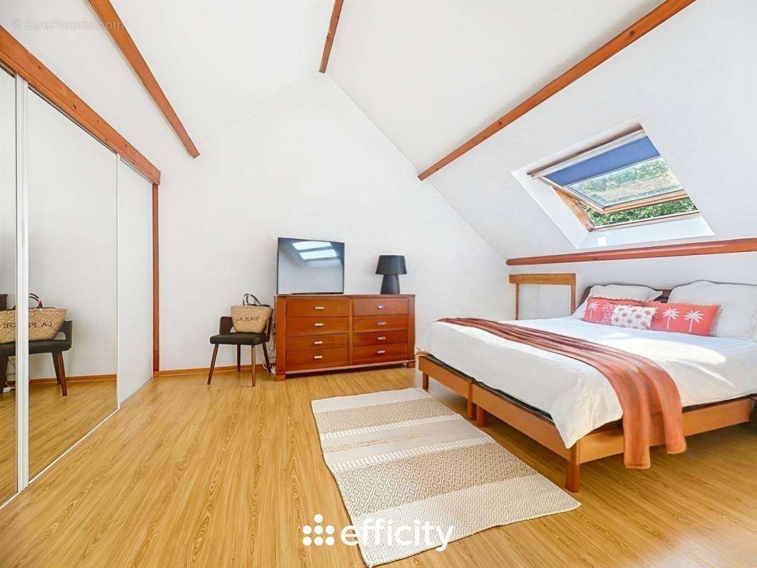 Maison à MANDRES-LES-ROSES