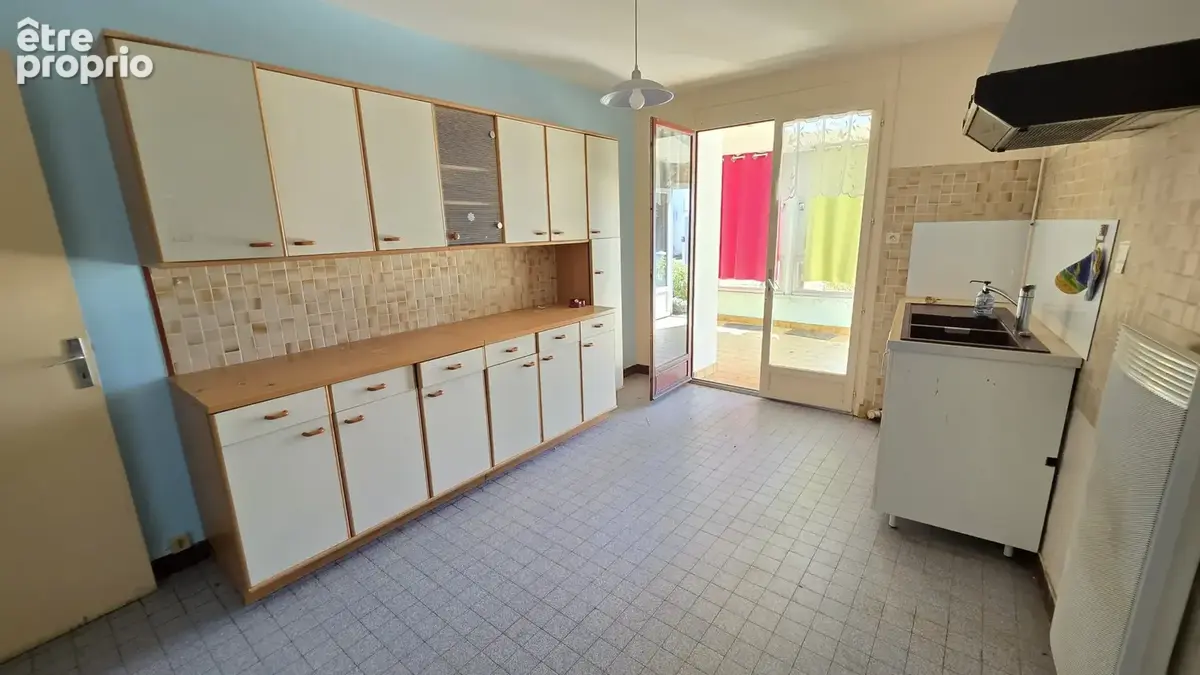 Propriété à rénover avec maisons et nombreuses dépendances   à 5 minutes à vélo de la plage - photo 2