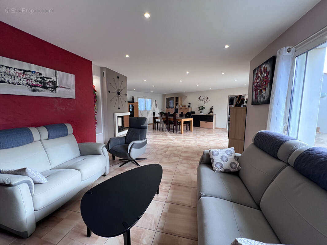 Maison à BEAULIEU-SOUS-LA-ROCHE