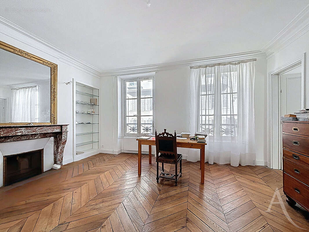 Paris 7 -  Rue Las Cases - 4 pièces 81 m² - Quartier Sainte-Clotilde - photo 4