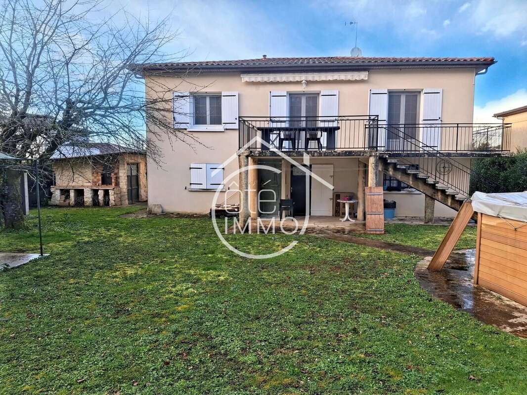 Maison à COURS-DE-PILE