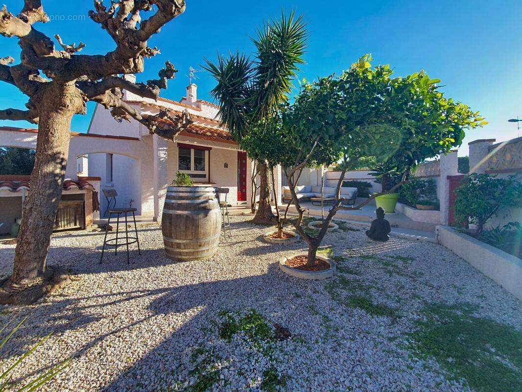 Maison à VILLENEUVE-DE-LA-RAHO