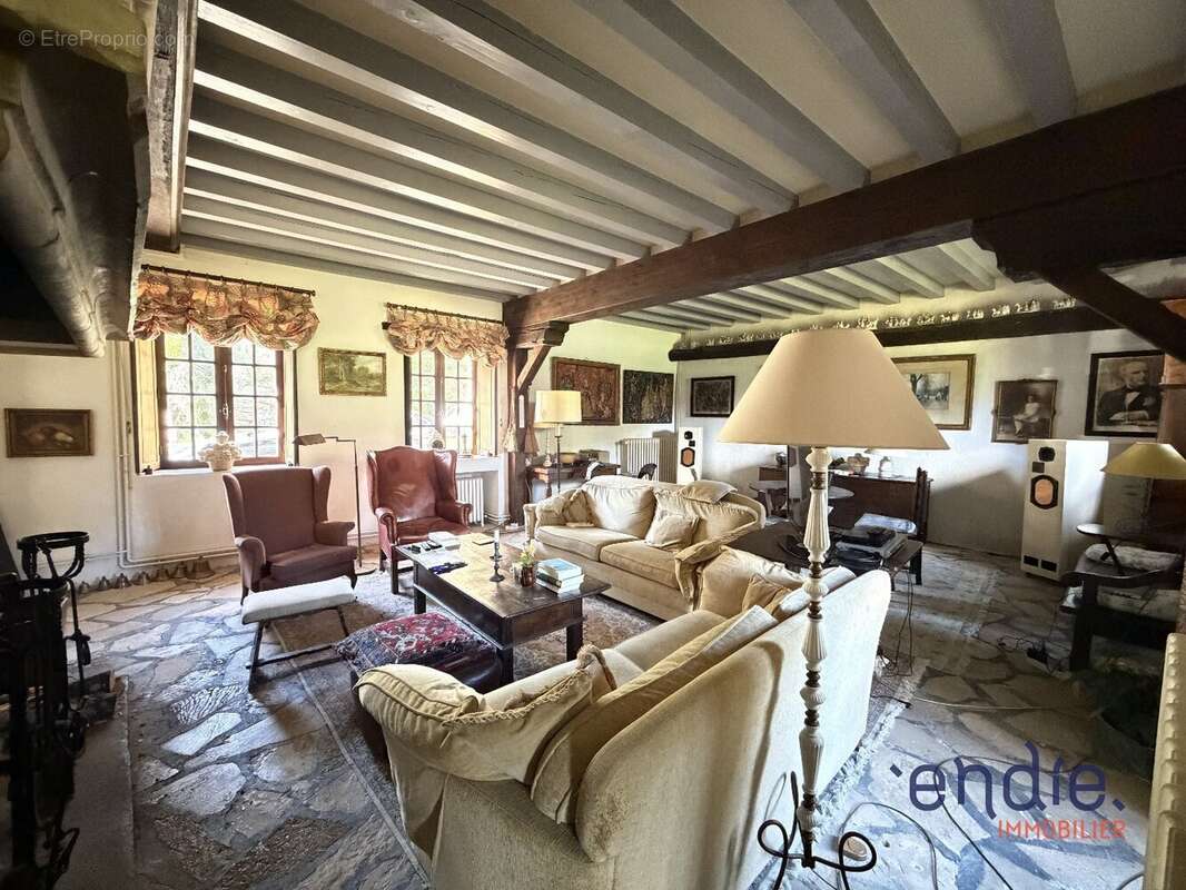 Maison à LE VEURDRE