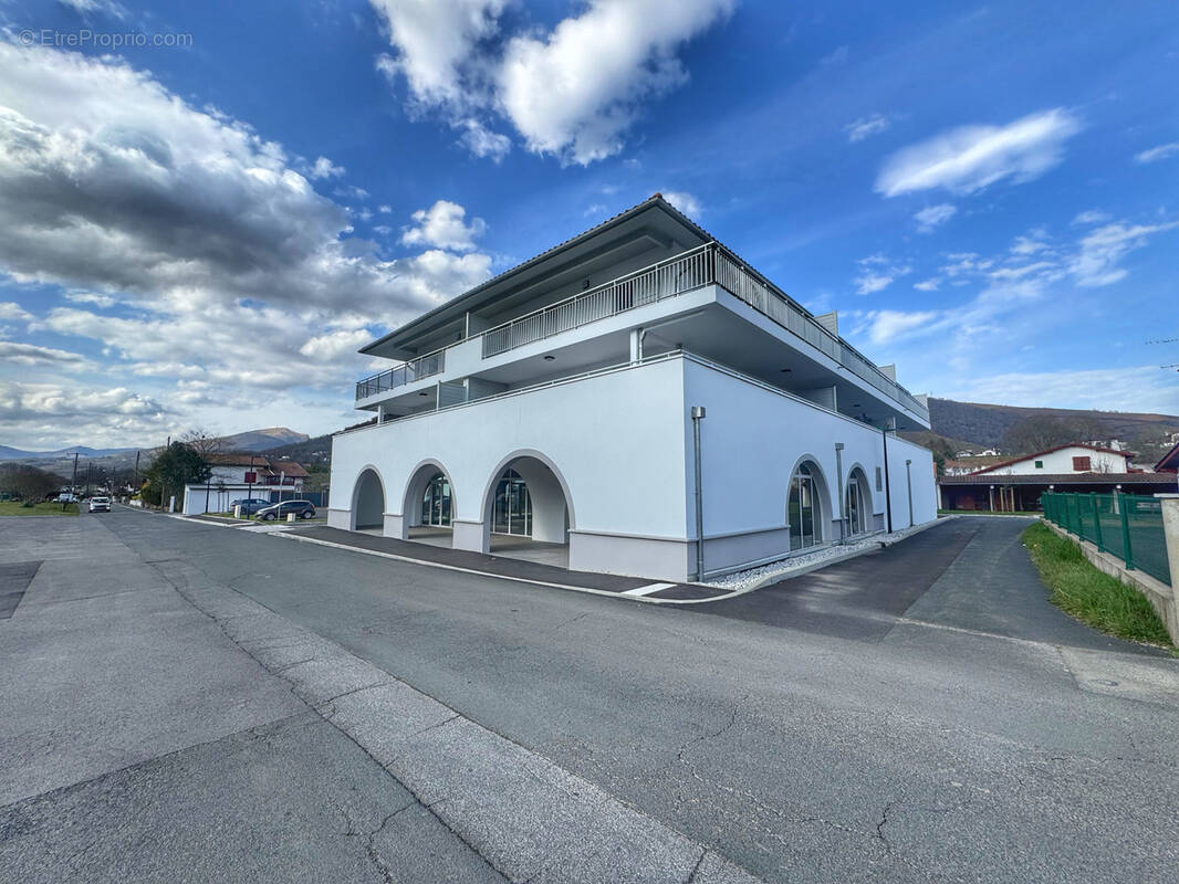 Commerce à SAINT-JEAN-PIED-DE-PORT