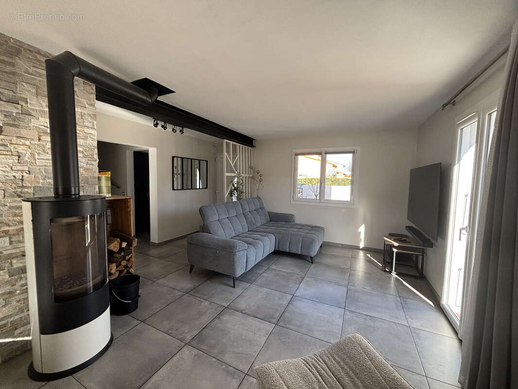 Maison à SAINT-LAURENT-DE-LA-SALANQUE