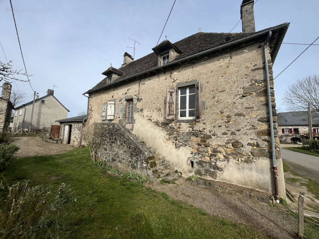 Maison à CHALVIGNAC