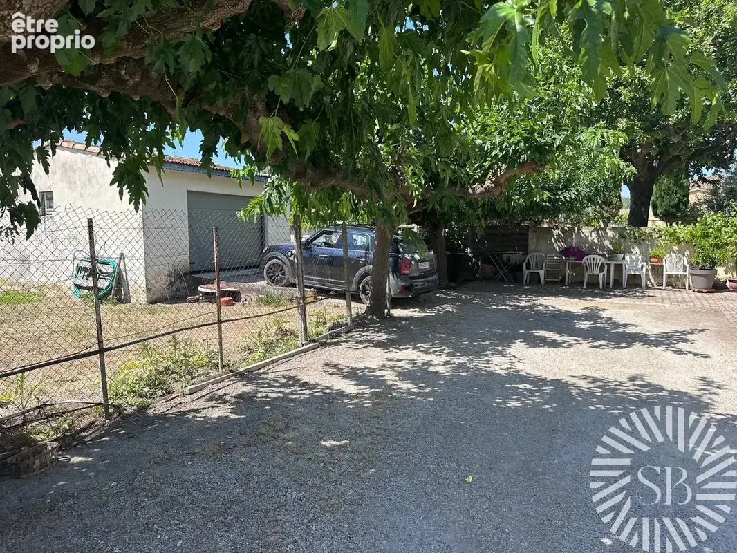 Noves -VENTE AVEC RÉSERVE DU DROIT D’USAGE ET D’HABITATION (la maison reste occupée par la propriétaire) - photo 3