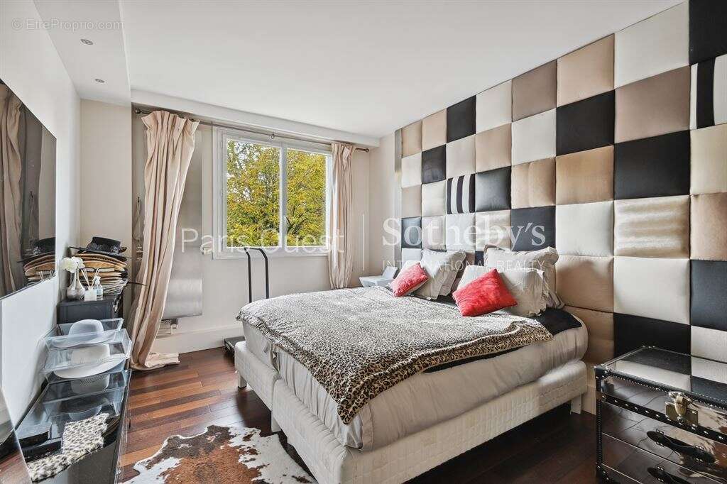Appartement à NEUILLY-SUR-SEINE