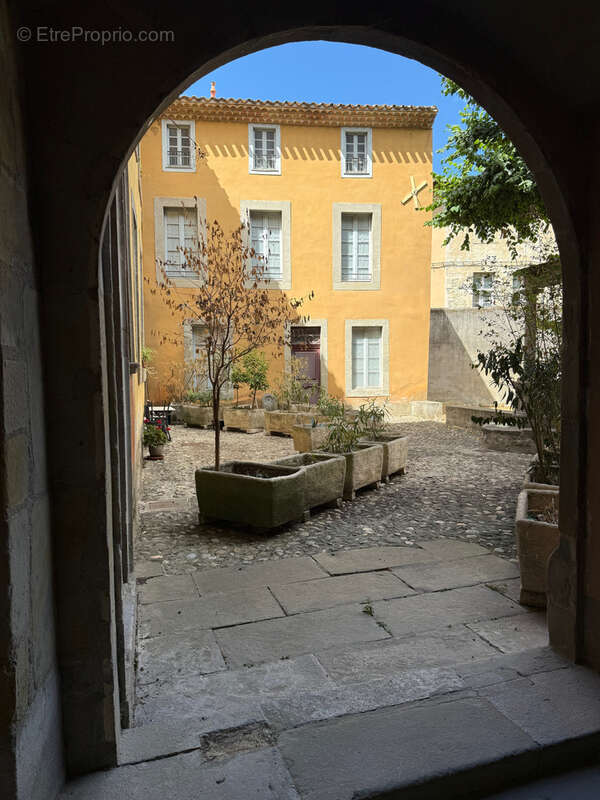Élégant appartement traversant dans un immeuble historique - photo 15