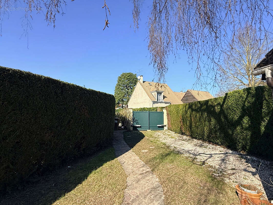 Maison à CRESPIERES