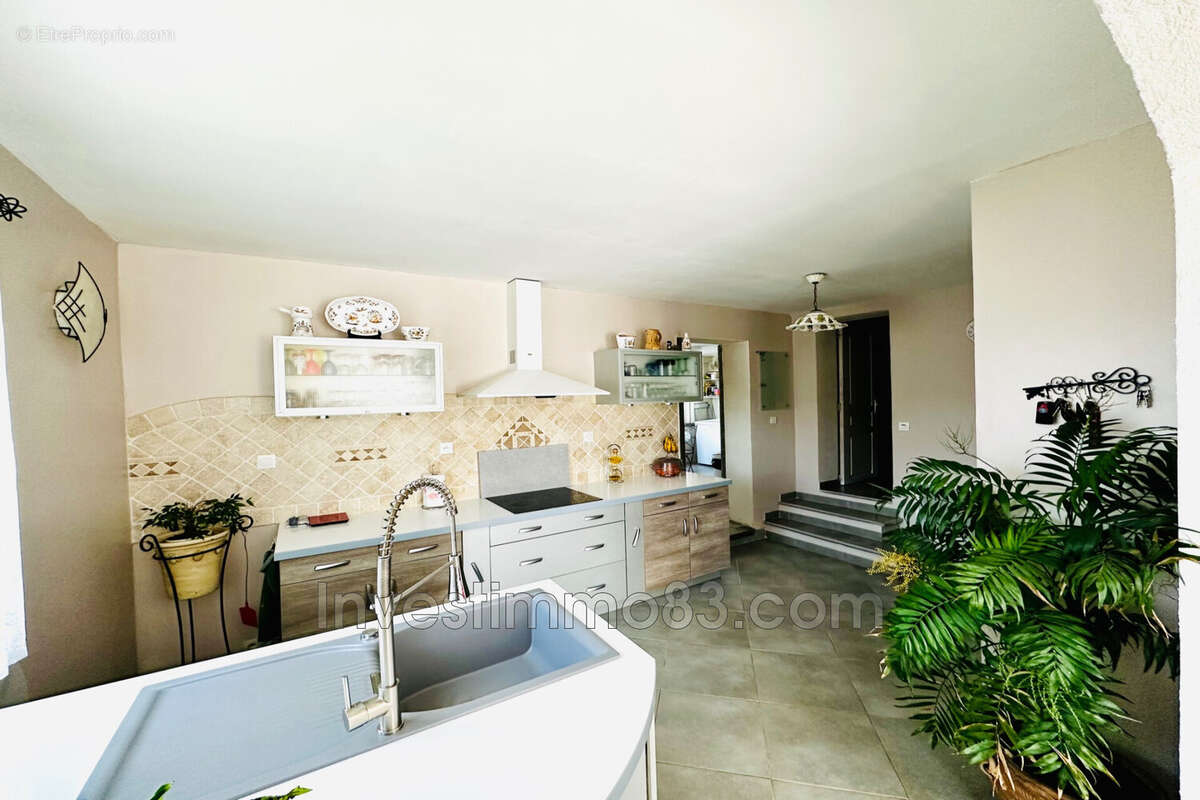 Maison à ARTIGNOSC-SUR-VERDON