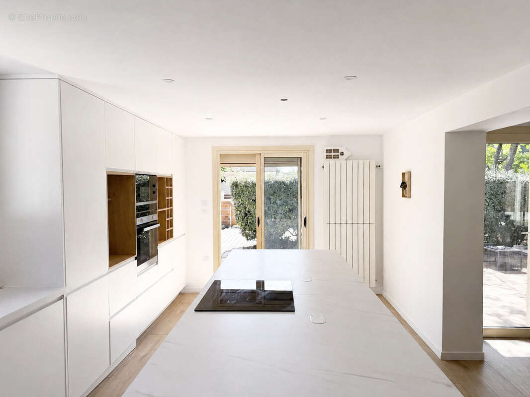 Élégante maison familiale rénovée en lisière de forêt – Deux suites parentales, confort et nature à Hourtin - photo 2