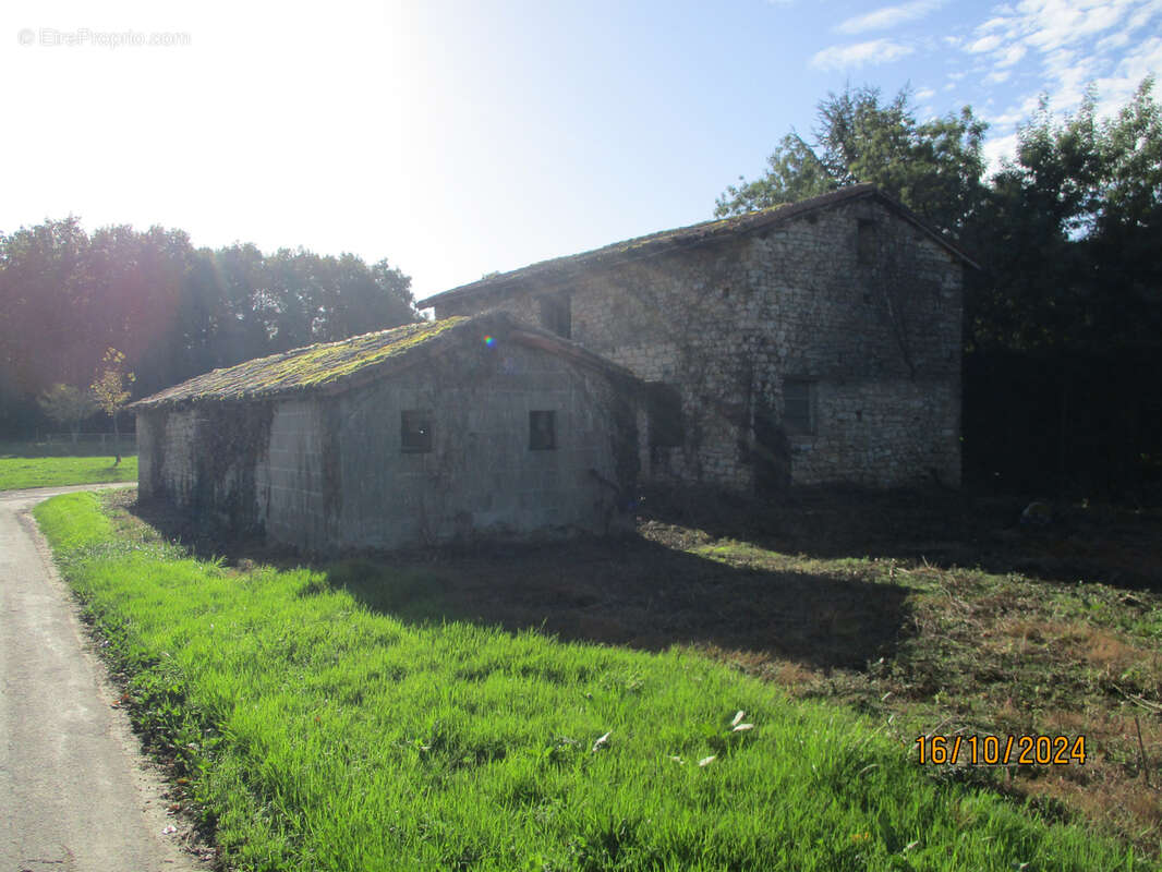 80 m² à Savigne  - photo 5