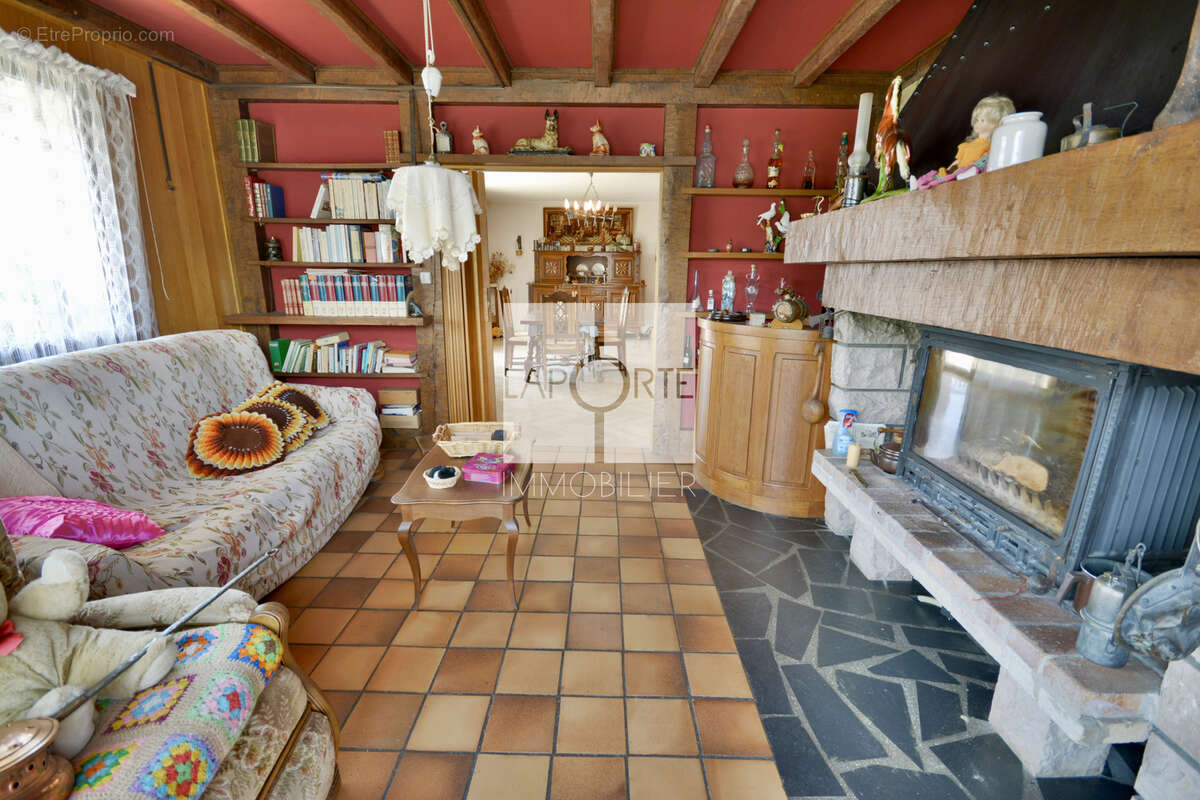 Sur les hauteurs d'Annecy-le-Vieux, Une propriété aux volumes généreux et au potentiel remarquable - photo 3