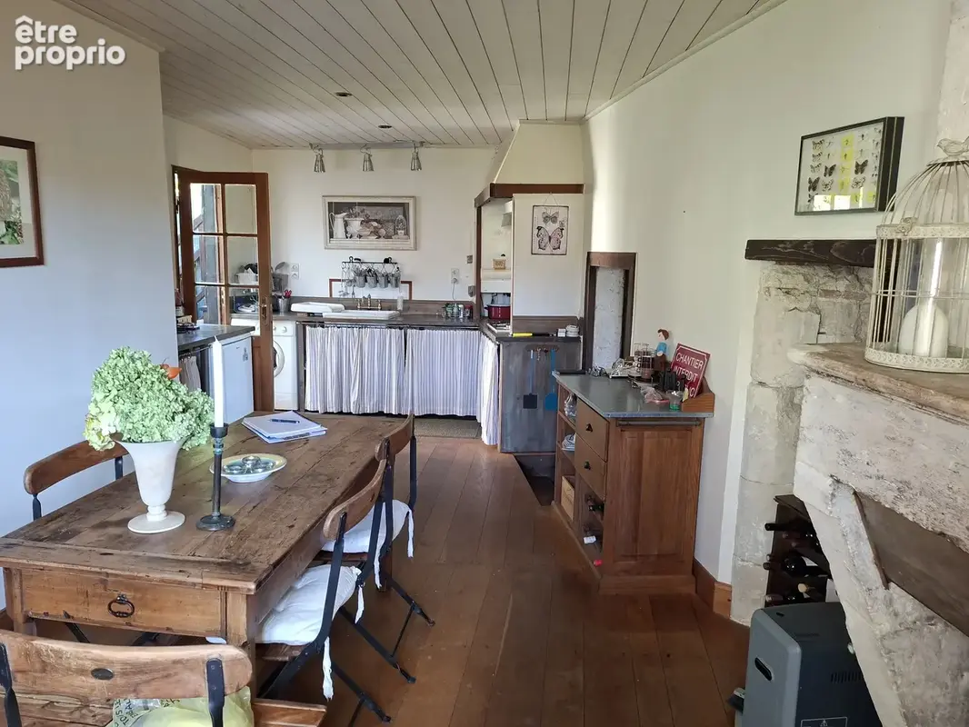 Maison de village magnifiquement préservée, située dans un village classé et offrant une vue panoramique. - photo 5