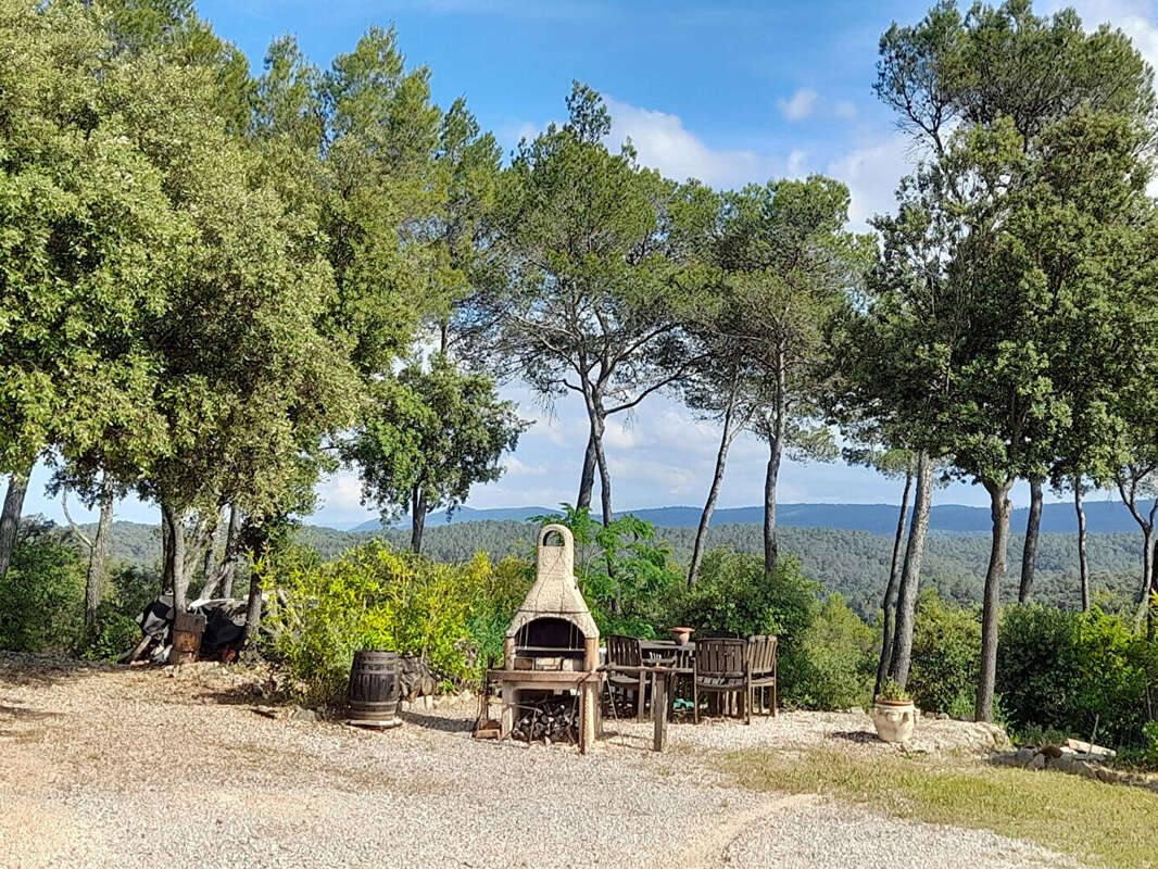 Maison à ENTRECASTEAUX