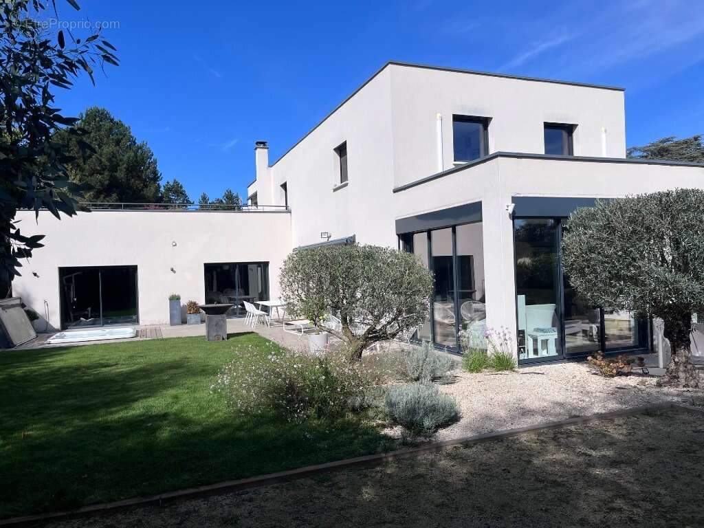 Maison à SAINT-JUST-SAINT-RAMBERT