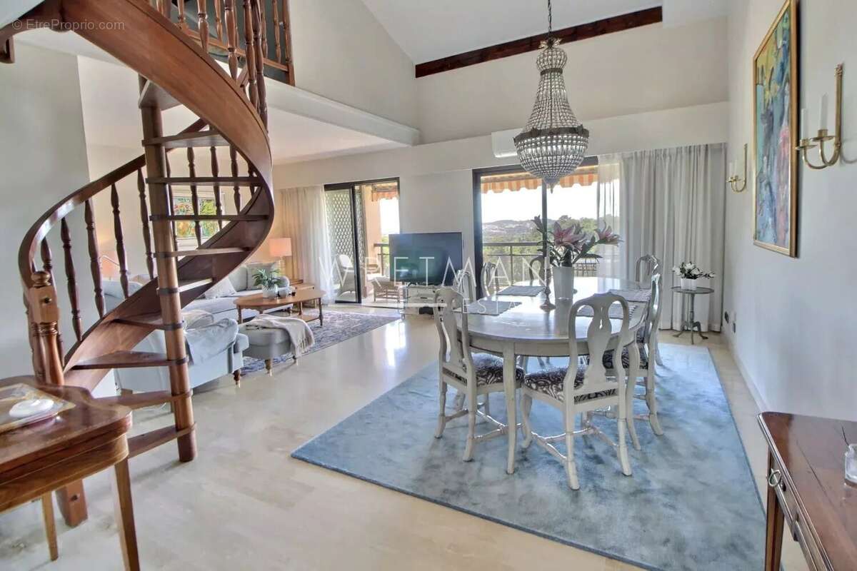 Appartement à MOUGINS