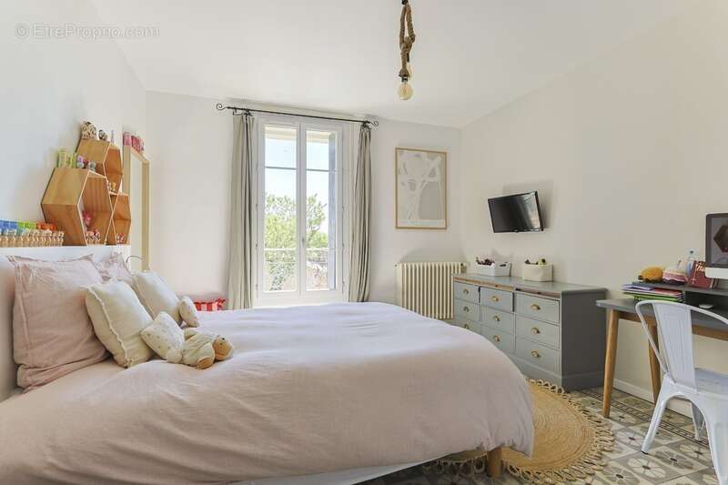 Magnifique PROPRIETE : Maison De Maître Et  Deux Dépendances (  17 Pièces / 400 M² )  Située à VERARGUES (34) DEDIEE A UN PROJET - photo 20