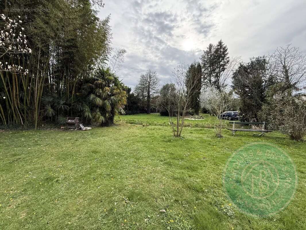 Maison de maître avec dépendance et terrain - photo 6