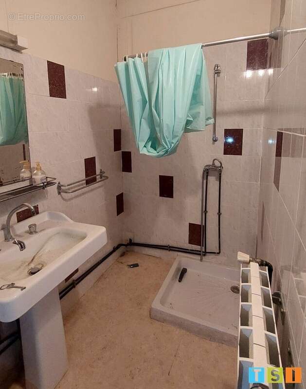 Immeuble sur 2 niveaux avec 2 entrées, 2 appartements à creer centre village - photo 16