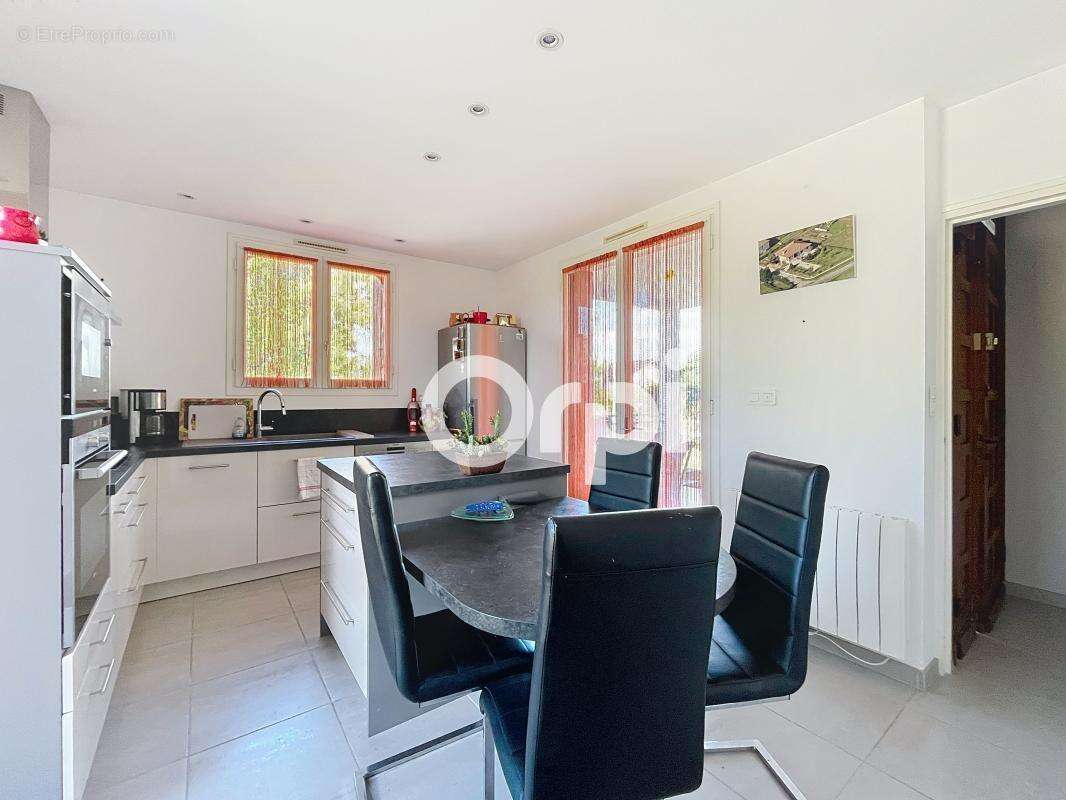 Maison à GAGNAC-SUR-CERE