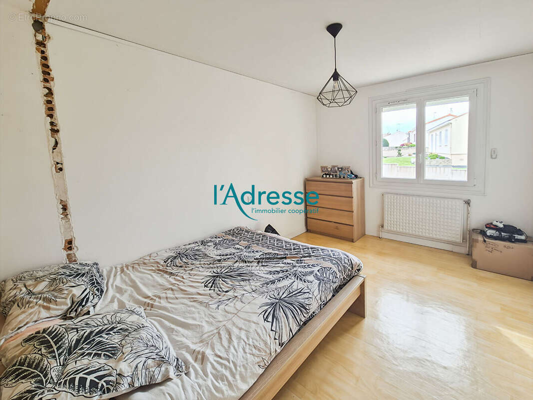 Maison à MONTREVAULT