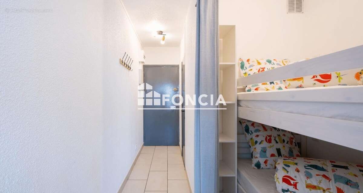 La Grande-Motte Point Zéro – Studio 32 m² rénové en front de mer avec parking privé et loggia - photo 11