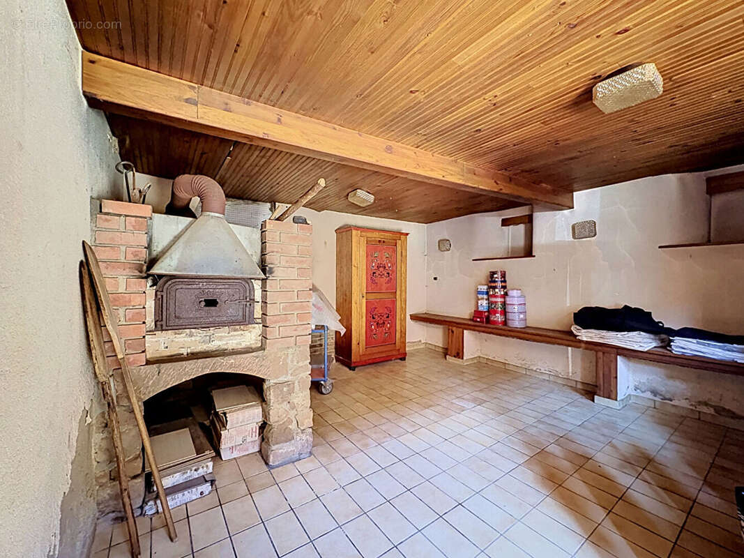 Maison 166 m² - terrain constructible 14 ares - dépendances - photo 15